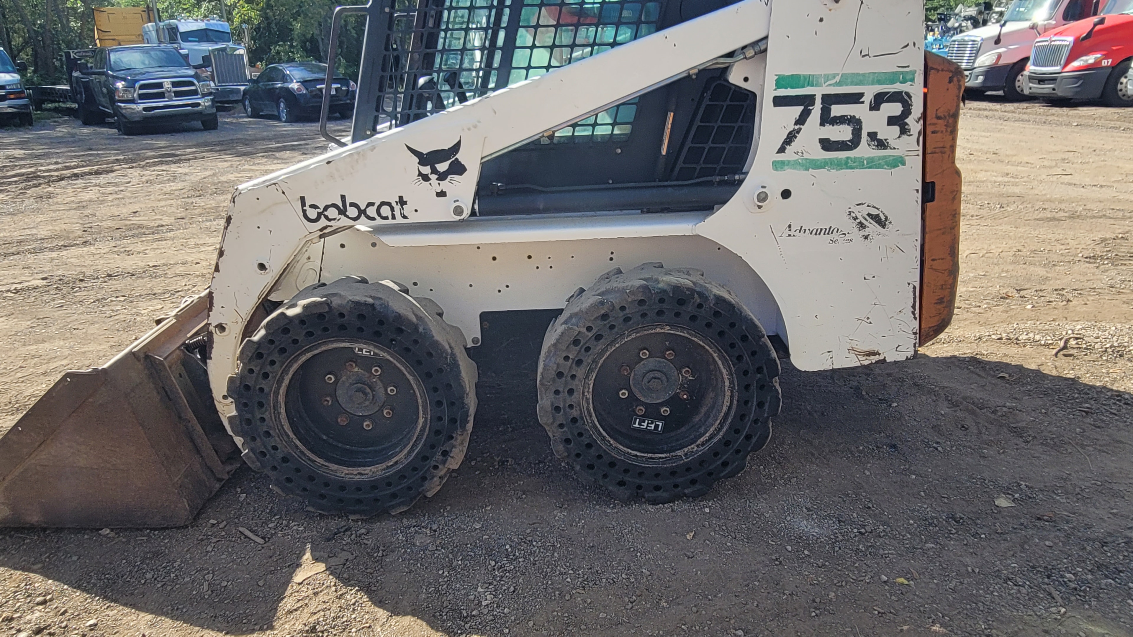 Bobcat 753 Skid Loader thumbnail 4