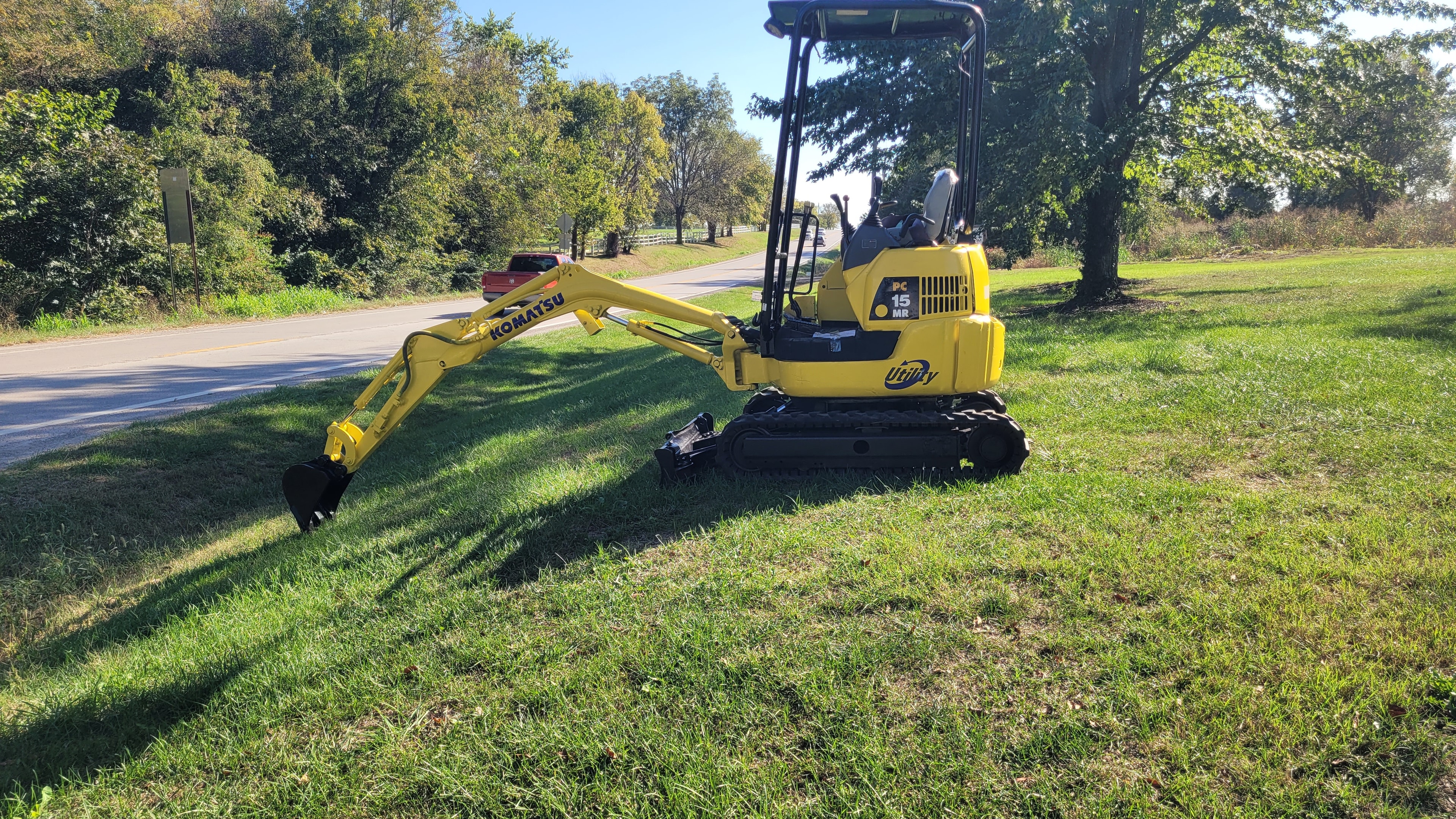 Komatsu PC15 Mini Excavator thumbnail 5