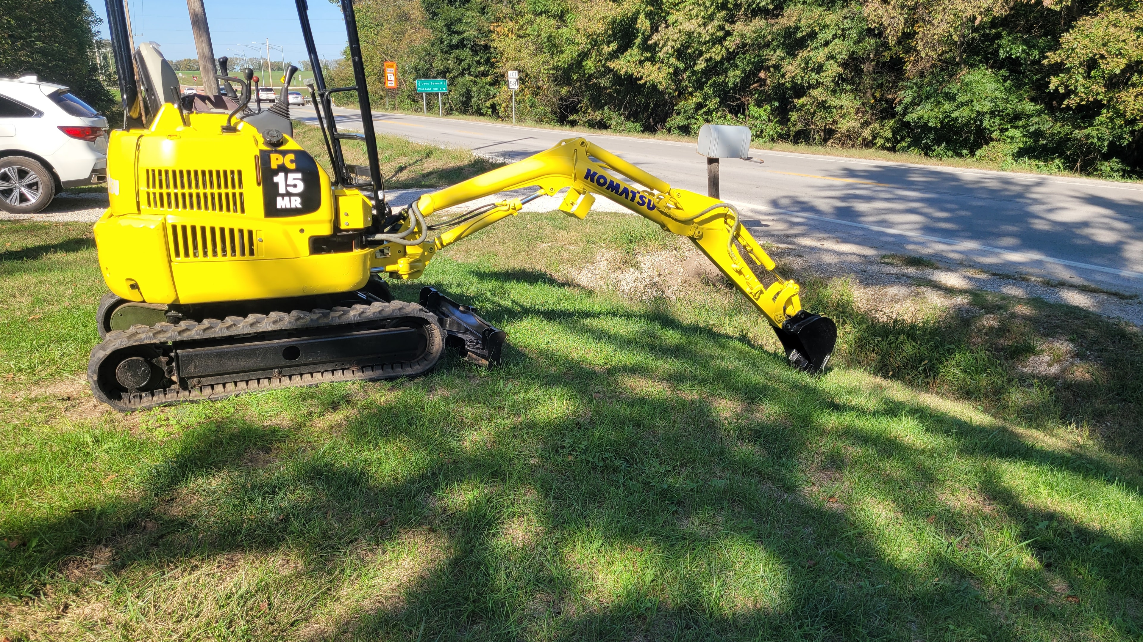 Komatsu PC15 Mini Excavator thumbnail 6